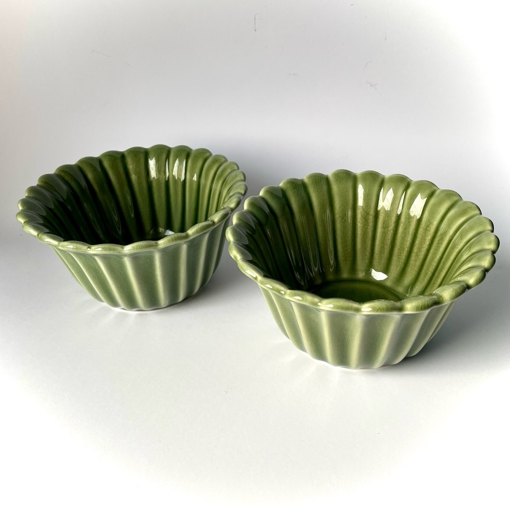 Green Flower Shaped Cereal / Soup Bowls - Set of 2 - Scalloped Edge